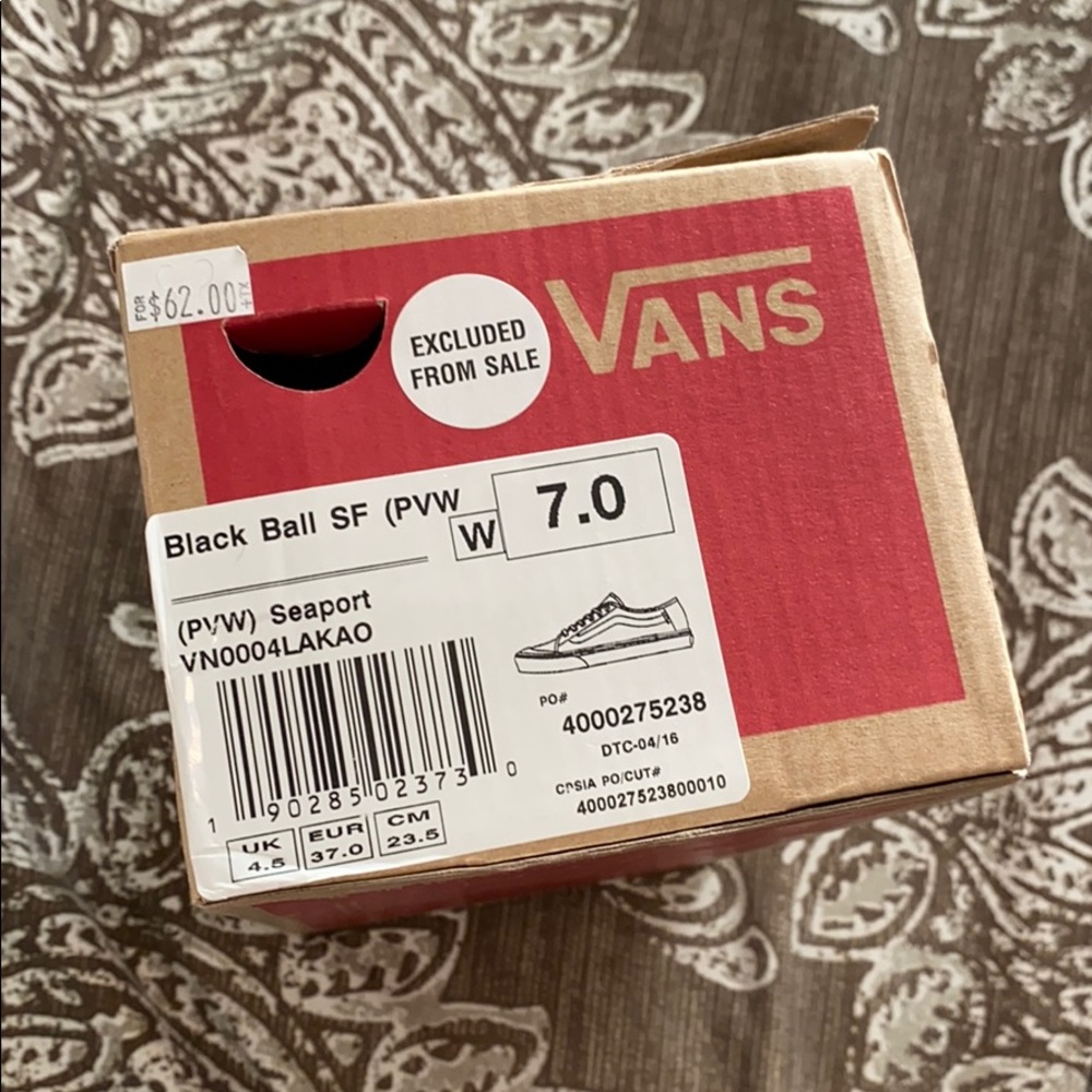 • Vans • - Picture 8 of 8